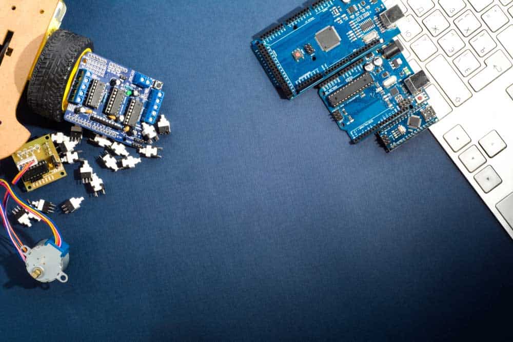 DIY Arduino board for robotics application