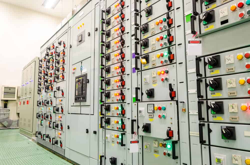 Smart industrial power distribution switch gear